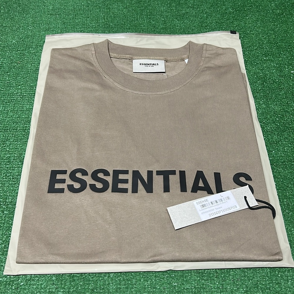 Essentials ss20 Taupe tee size L